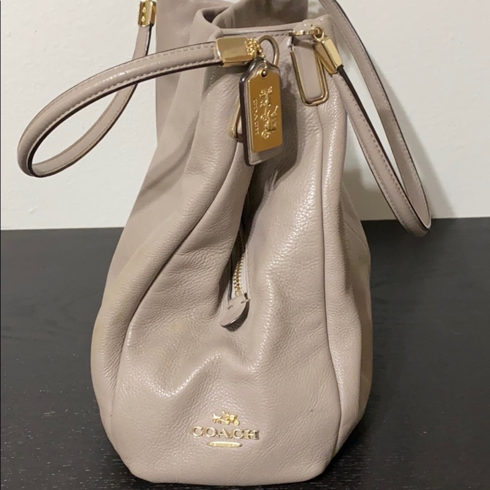 Coach! Leather outer w/silk lined pockets